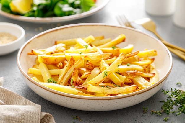 Patatas fritas caseras patatas asadas al horno