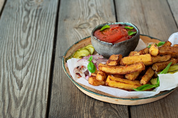 Patatas fritas con hierbas y especias