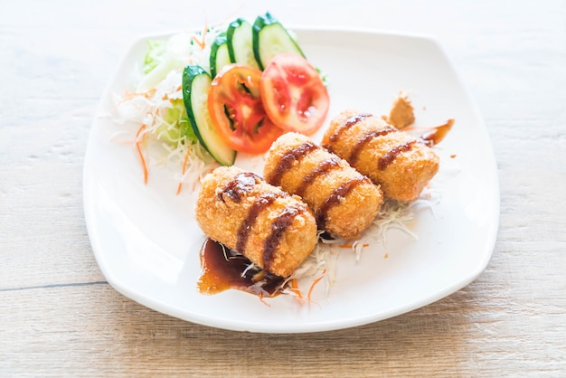 Patatas fritas con salsa Tonkatsu