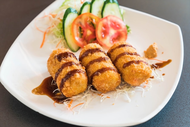 Patatas Fritas Con Salsa Tonkatsu