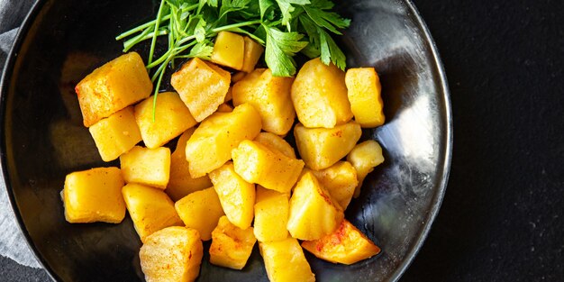 Patatas guisadas especias sin carne fresca porción lista para comer comida bocadillo en la mesa copia espacio comida