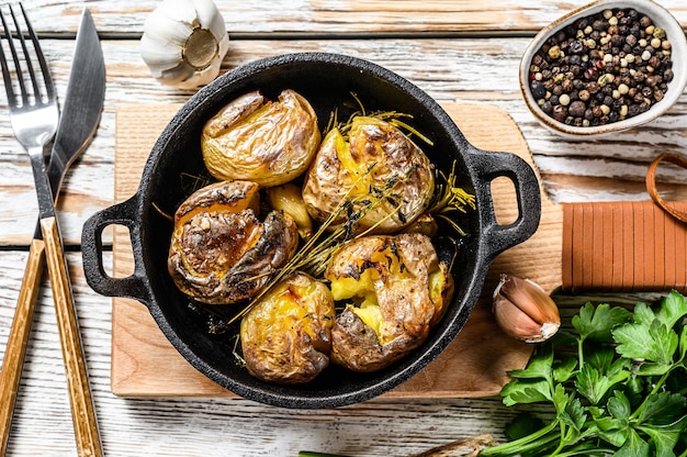 Patatas rústicas al horno con romero