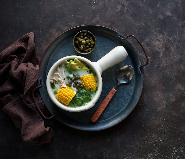 Patatosuppe (Ajiaco Colombiano), typische Suppe in Kolumbien, Lateinamerika