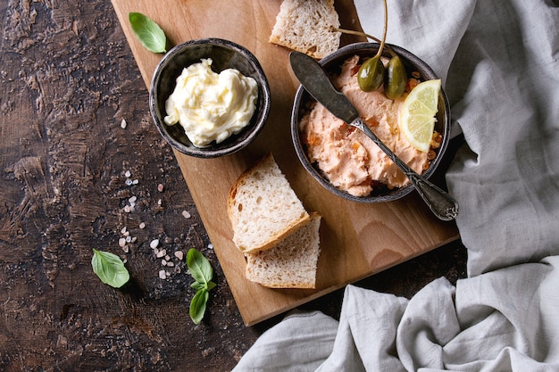 Patê de salmão com caviar vermelho