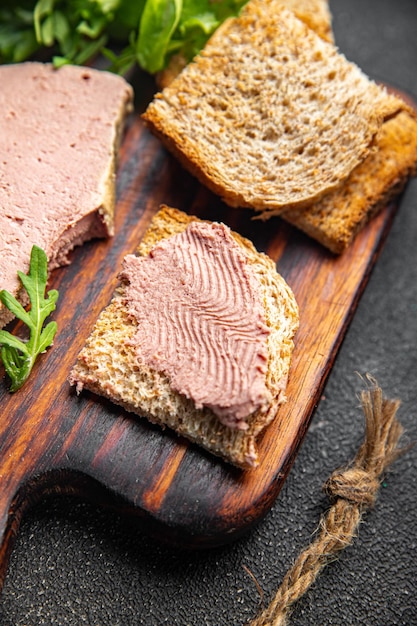 Foto pate foie gras fígado de pato aperitivo refeição comida lanche na mesa cópia espaço comida fundo rústico