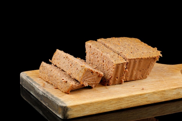 paté de hígado en el tablero de la cocina