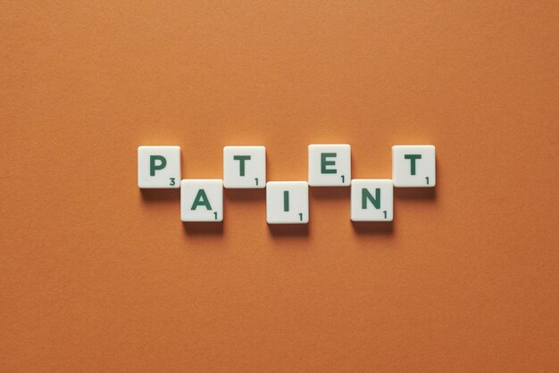 Foto patient aus scrabble-fliesen