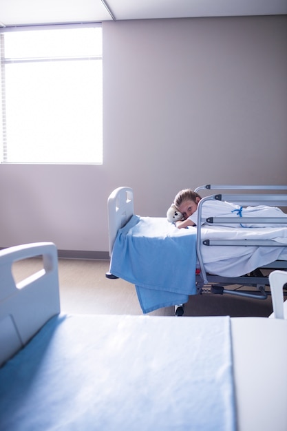 Patient ruht auf der Station