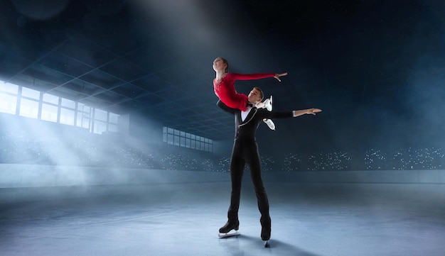 Patinaje artístico en pista de hielo