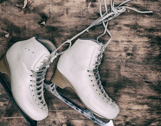 Patins femininos de couro branco para patinação artística