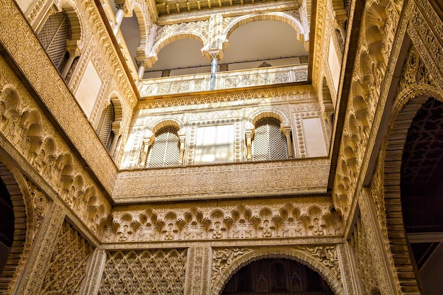 Patio de las Munecas im Alcazar von Sevilla