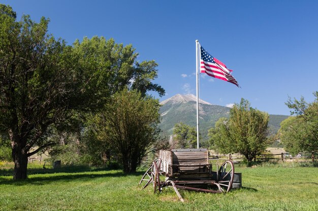 Pátio e carrinho por Mt Princeton CO