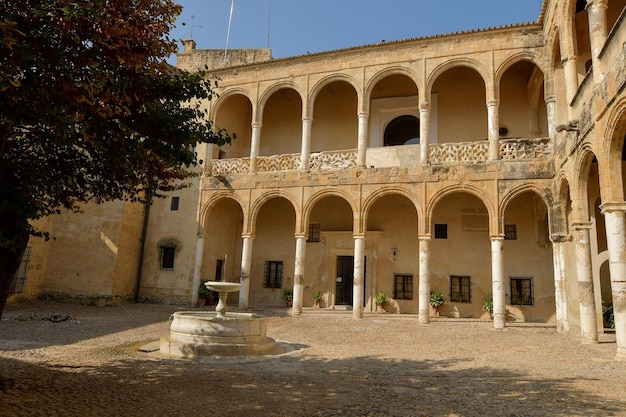 Pátio em estilo plateresco palacecastle de los ribera na província de Bornos de Cádiz