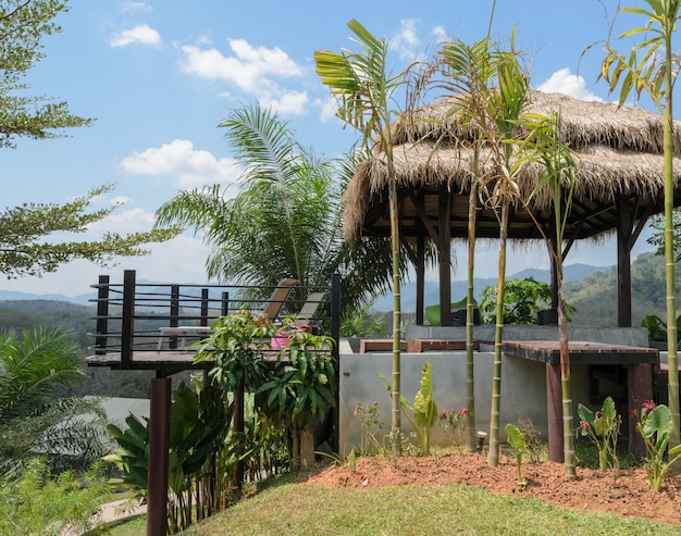 Patio im Freien mit Bergblick in Thailand