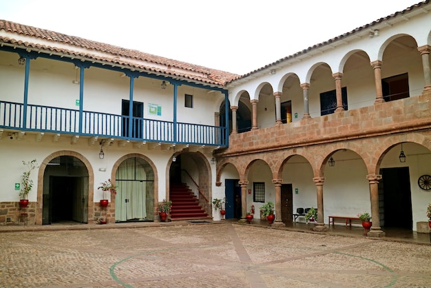 El patio del Museo de Historia Regional o Museo Histórico Regional en Cusco, Perú