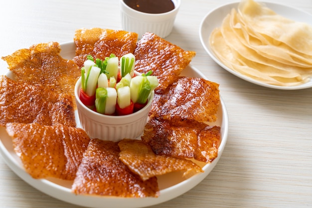 Pato Pekín con salsa e ingredientes