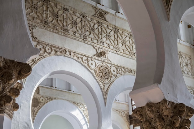 Patrimonio, Santa María la Blanca es un templo situado en la ciudad española de Toledo. Construido en 1180 como sinagoga