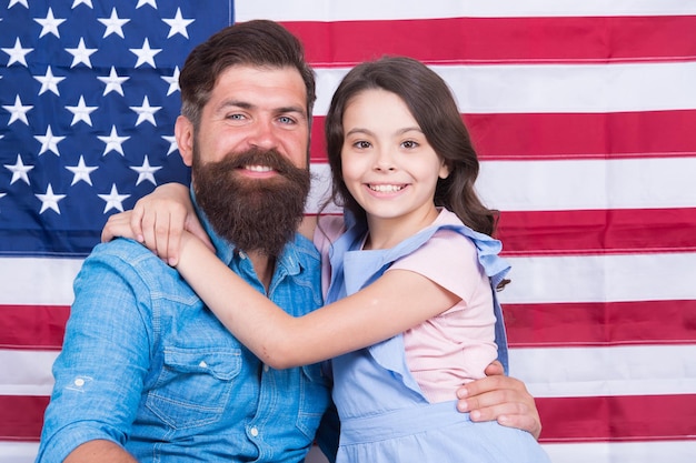 Patriotismt beginnt zu Hause Patriotische Familie, die Patriotismus auf amerikanischem Flaggendekor zeigt Amerikanischer Patriotismus Patriotismus und Liebe für das Heimatland Unabhängigkeitstag