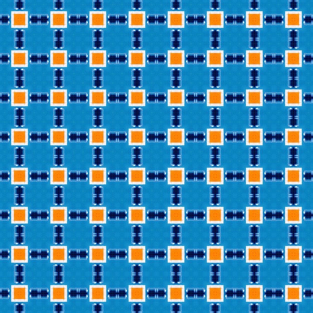 Patrón azul y naranja con una botella de cerveza sobre un fondo azul.