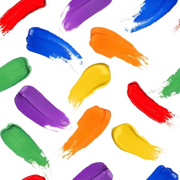 Un patrón sin costuras de trazos de pintura coloridos en blanco