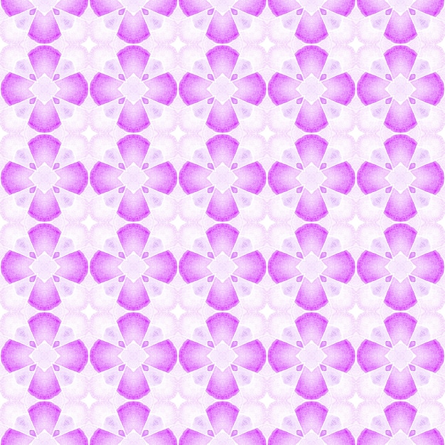 Patrón étnico pintado a mano. Diseño de verano boho chic decente morado. Fabuloso estampado textil listo, tela para trajes de baño, papel tapiz, envoltura. Patrón de frontera étnica de verano acuarela.