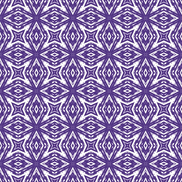 Patrón geométrico sin costuras. Fondo caleidoscopio simétrico púrpura. Dibujado a mano diseño geométrico sin costuras. Impresión hipnótica lista para textiles, tela de baño, papel tapiz, envoltura.