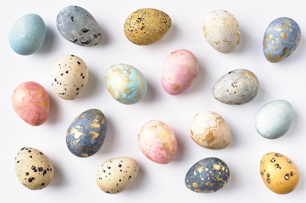 Patrón de huevos de Pascua coloridos teñidos Tarjeta de felicitación de Pascua