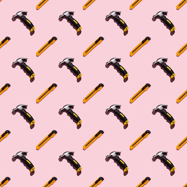 Foto patrón de martillo y cuchillo. herramientas de construcción, reparaciones