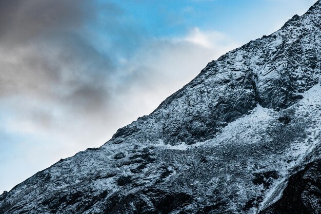 Patrón de montaña en el Himalaya a lo largo de Manaslu Circuit Trek, Nepal