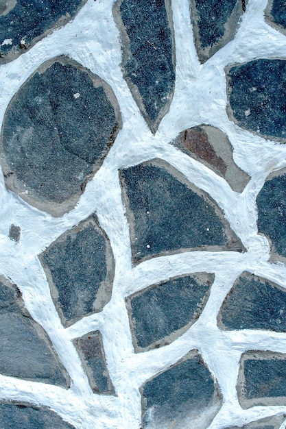 Patrón de mosaico de piedra negra con fondo blanco de textura lisa