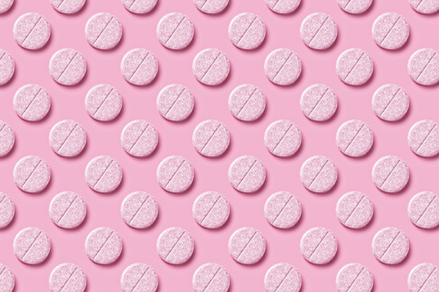 Un patrón de pastillas de color rosa sobre un fondo rosa