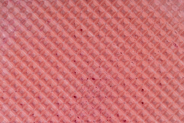 Patrón de textura de gofre rojo, de cerca, vista superior. Fondo de superficie con textura de oblea rosa