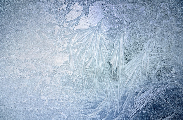 Patrones de hielo de fondo congelado en la ventana