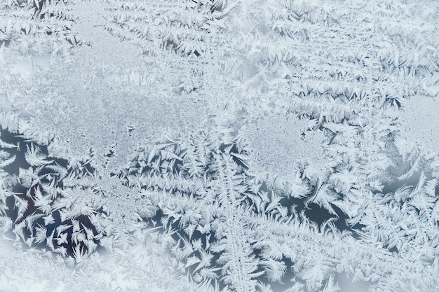 Patrones de hielo en vidrio congelado Patrón de hielo abstracto en vidrio de invierno como imagen de fondo