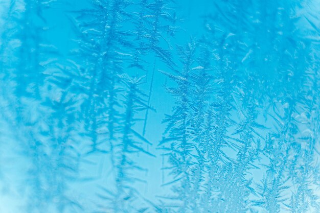 Patrones de hielo en vidrio congelado Patrón de hielo abstracto en vidrio de invierno como imagen de fondo