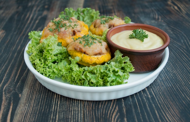 Patty Pan Squash al horno relleno de carne y queso