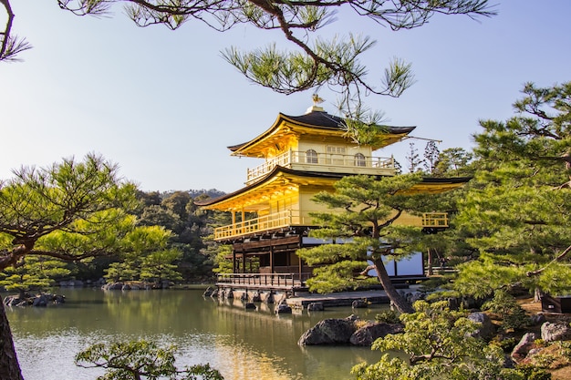 Pavilhão Dourado de Kinkaku-ji templo bela arquitetura