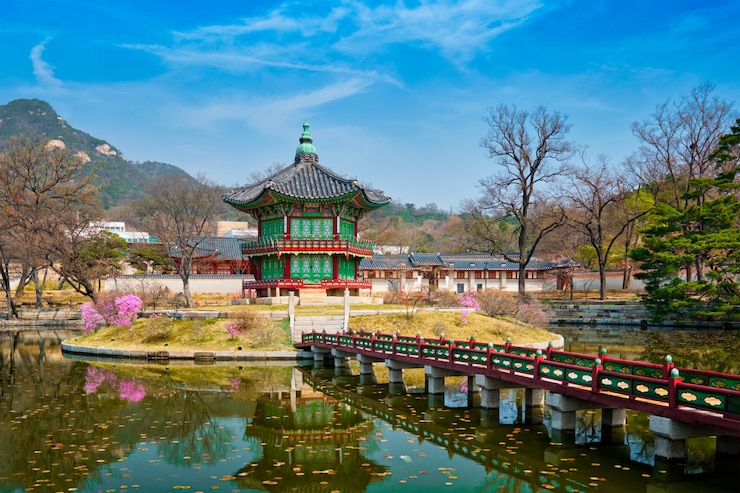 Foto pavilhão hyangwonjeong, palácio gyeongbokgung, seul, coréia do sul