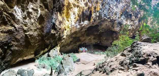 Pavilhão real na caverna Phraya Nakorn, Tailândia