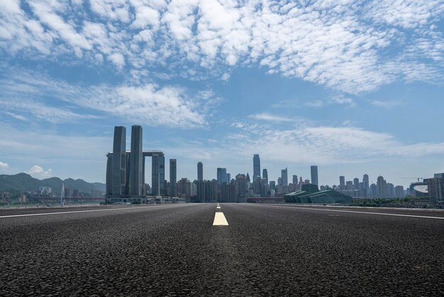 Pavimento de carreteras y paisaje arquitectónico urbano