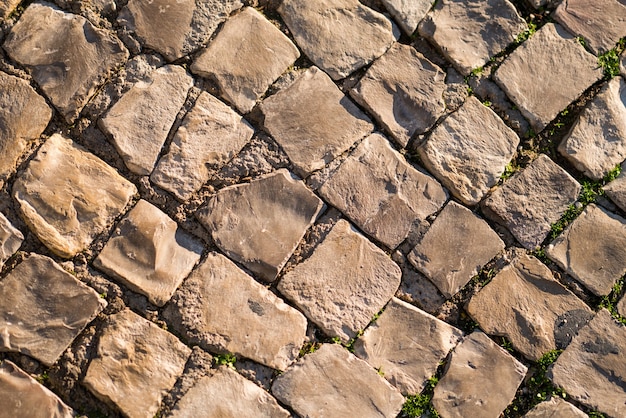 Pavimento de tijolo velho nas ruas de Faro.