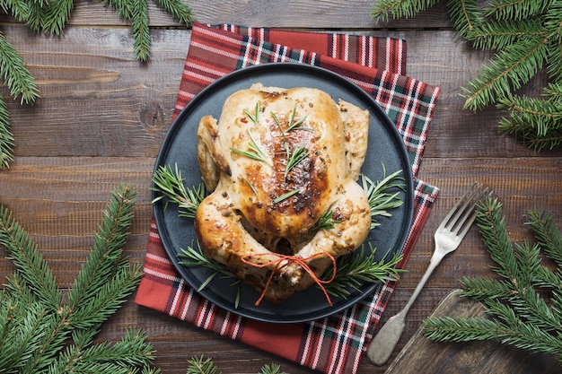 Foto pavo asado de navidad con especias,