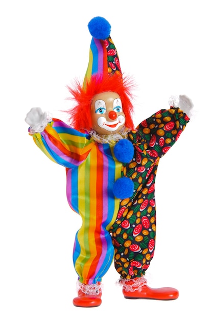 Un payaso contra un fondo blanco