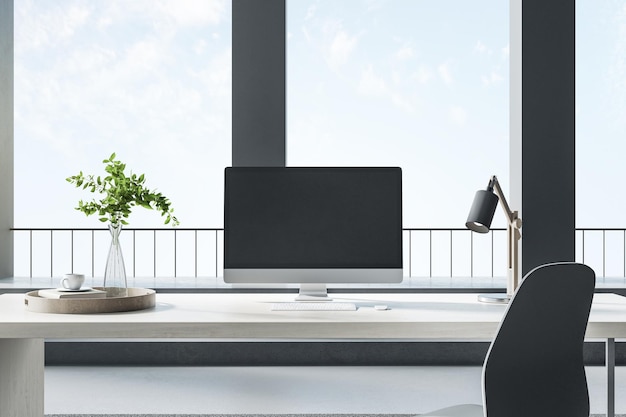 Pc de pie sobre un escritorio en una habitación luminosa con columnas negras y ventanas grandes vista frontal del escritorio negro lugar de trabajo y concepto de diseño de interiores maqueta de representación 3d