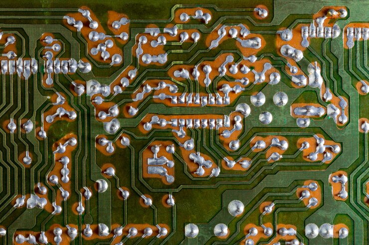 Foto pcb analógico verde sin fondo plano de componentes