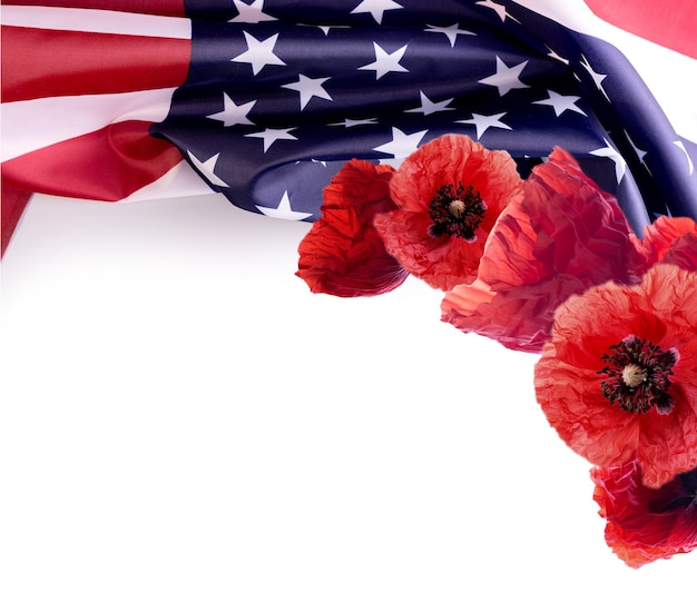Pearl Harbor National Remembrance Day Banner-Vorlage mit Flagge der Vereinigten Staaten und roten Mohnblumen.