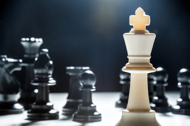 jogo de tabuleiro de xadrez e cavaleiro, estratégia de gestão de negócios  de xadrez a bordo e análise com o conceito de plano de marketing. 16773633  Foto de stock no Vecteezy