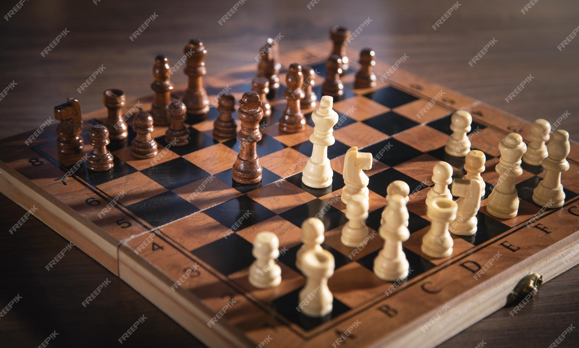 Peças De Xadrez Num Tabuleiro De Xadrez. Jogo De Xadrez. Imagem de Stock - Imagem de estratégia, alegria: 207230527