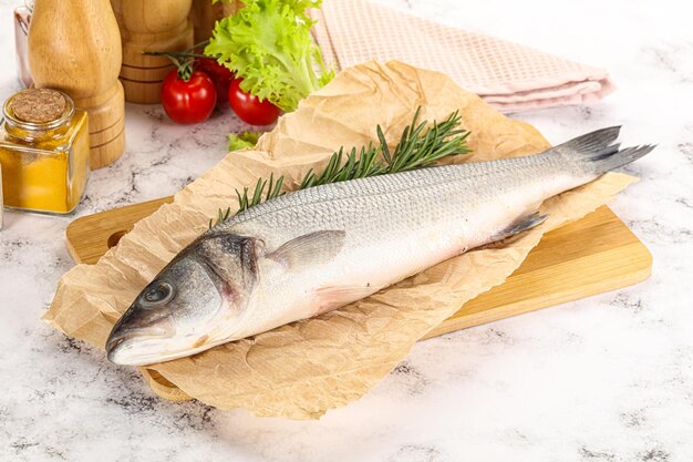 Foto peces crudos para la cocción