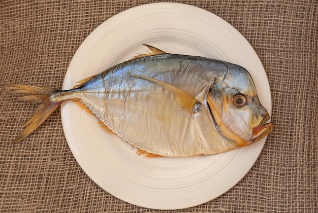 Foto peces secos ahumados de la luna